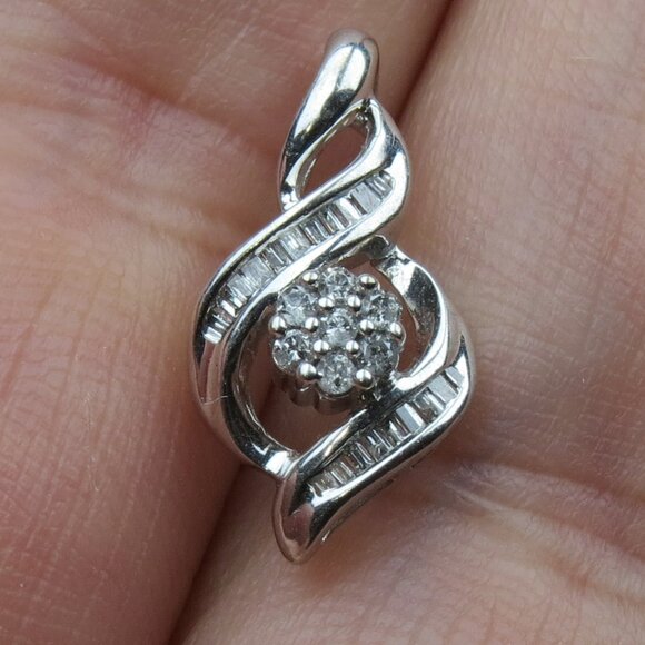 $1700 10k Gold Diamond Pendent